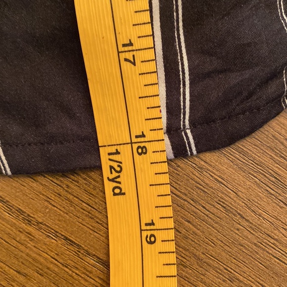 Thin Billabong elastic blouse. - Picture 6 of 11